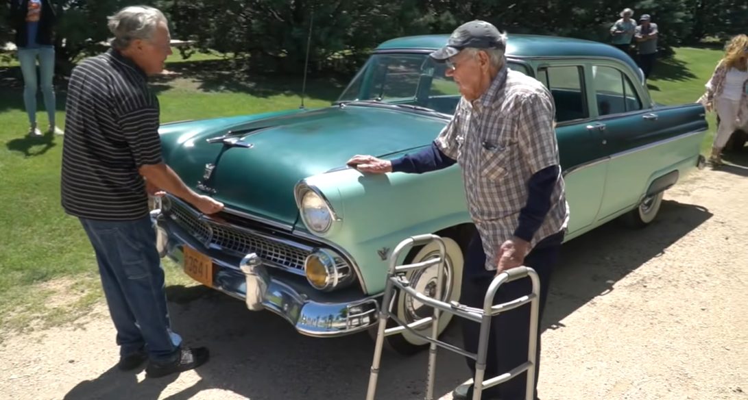 ”One last ride” – Surprising Dad For 99th Birthday With ’55 Ford He Never Thought Would Run Again