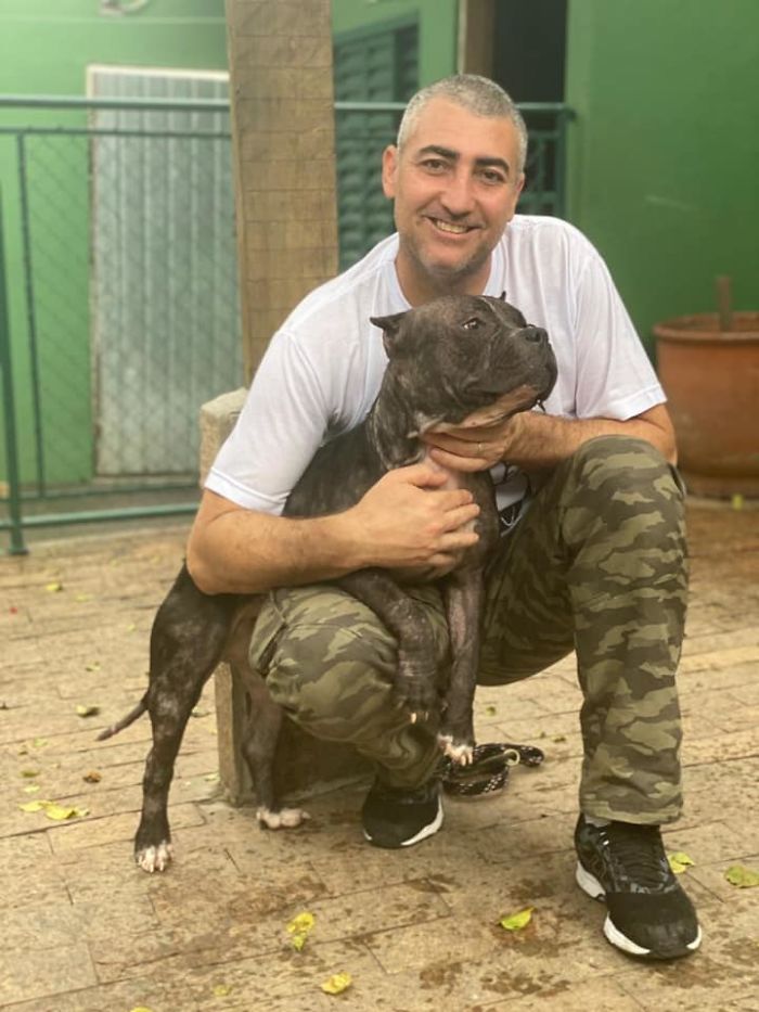 This Abandoned Pit Bull Was Certain To Die Alone, But Then This Good-Willed Man Found Her (20 Pics)