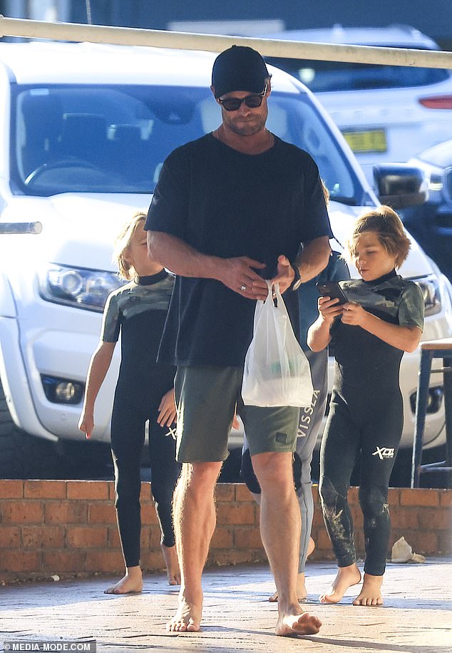 The Thor actor, 39, ditched his footwear as he was photographed carrying some takeaway food alongside his twin sons, Sasha and Tristan, nine, last Sunday