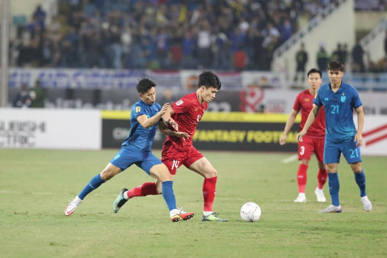 CHUNG KẾT LƯỢT ĐI VIỆT NAM - THÁI LAN: Hòa 2-2, tuyển Việt Nam gặp khó ở  lượt về - Báo Người lao động