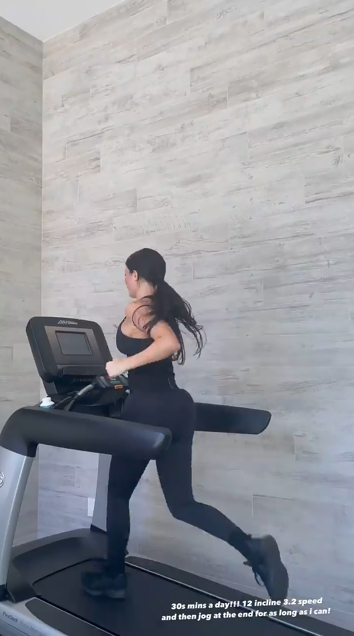 Kylie Jenner Workout Routine Photos: Abs, Outfits, More