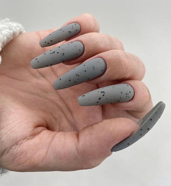 Más de 30 impresionantes diseños de uñas en gris para que sean neutrales - 251