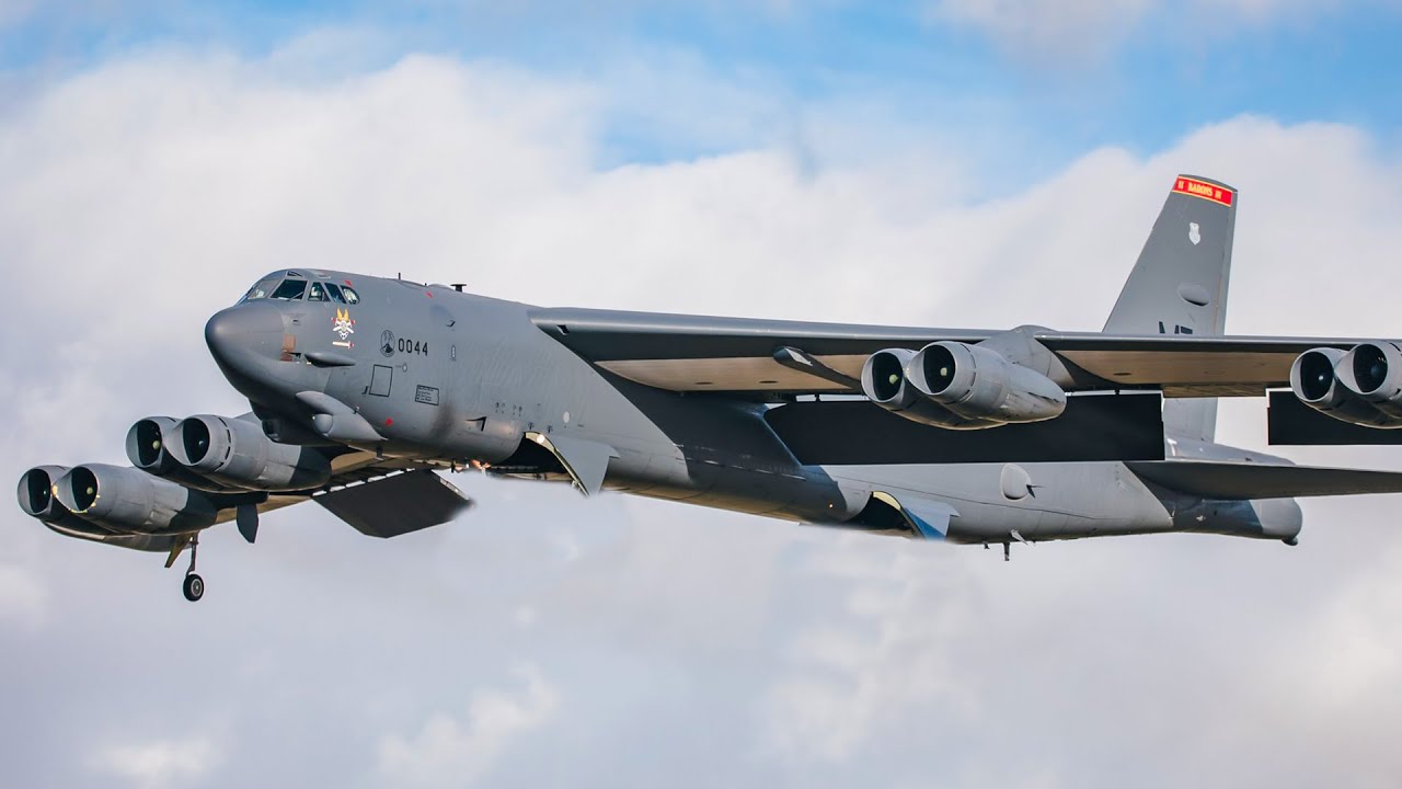 No one Believed This Giant Plane Could Fly for a Century: Boeing B-52 Stratofortress - YouTube